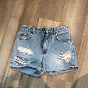 Billabong shorts size 25